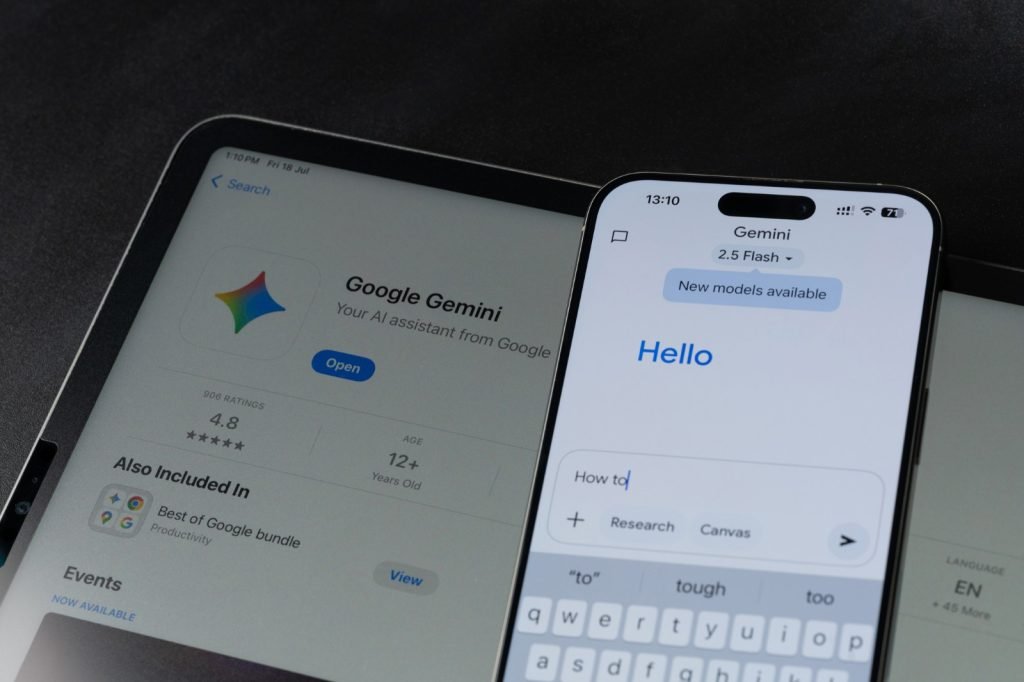 Funcția Google Gemini detectează potențiale probleme de sănătate mintală și oferă ajutor imediat Un nou pas în domeniul inteligenței artificiale aduce o veste importantă: asistentul virtual Google Gemini are acum capacitatea de a identifica situațiile în care un utilizator ar putea avea nevoie de sprijin pentru sănătatea mintală
