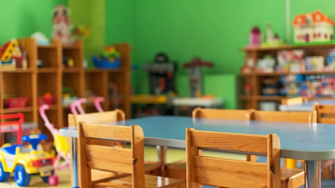 Bătăi la o grădiniță PRIVATĂ din Craiova: Copiii, puși să se ia la PALME