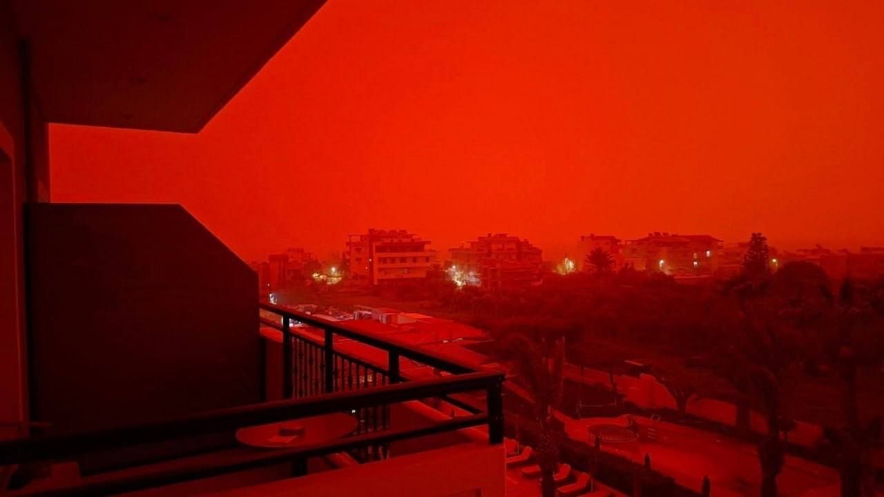 Grecia, lovită de furtuni violente și praf saharian: Un bărbat și-a pierdut viața O furtună puternică a provocat vânturi puternice și inundații în unele regiuni ale Greciei, în timp ce un nor de praf saharian a acoperit insula Creta