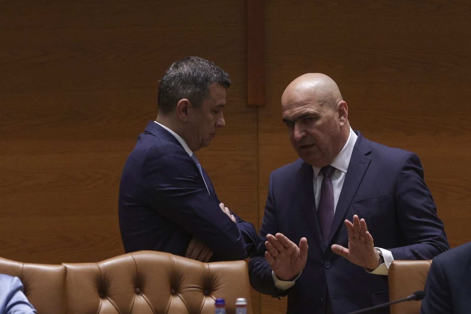 Demisii în lanț? PSD pregătește planul B dacă Bolojan refuză să plece