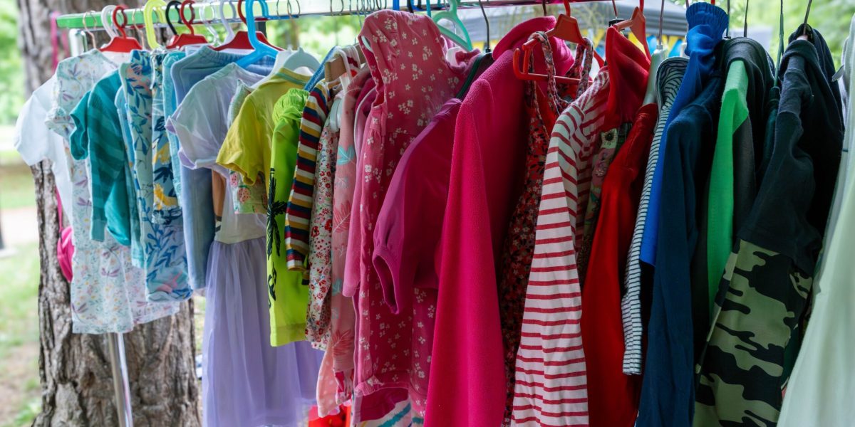 hainele-pentru-copii-shutter_Descopera-scaled.jpg - JurnalUrban