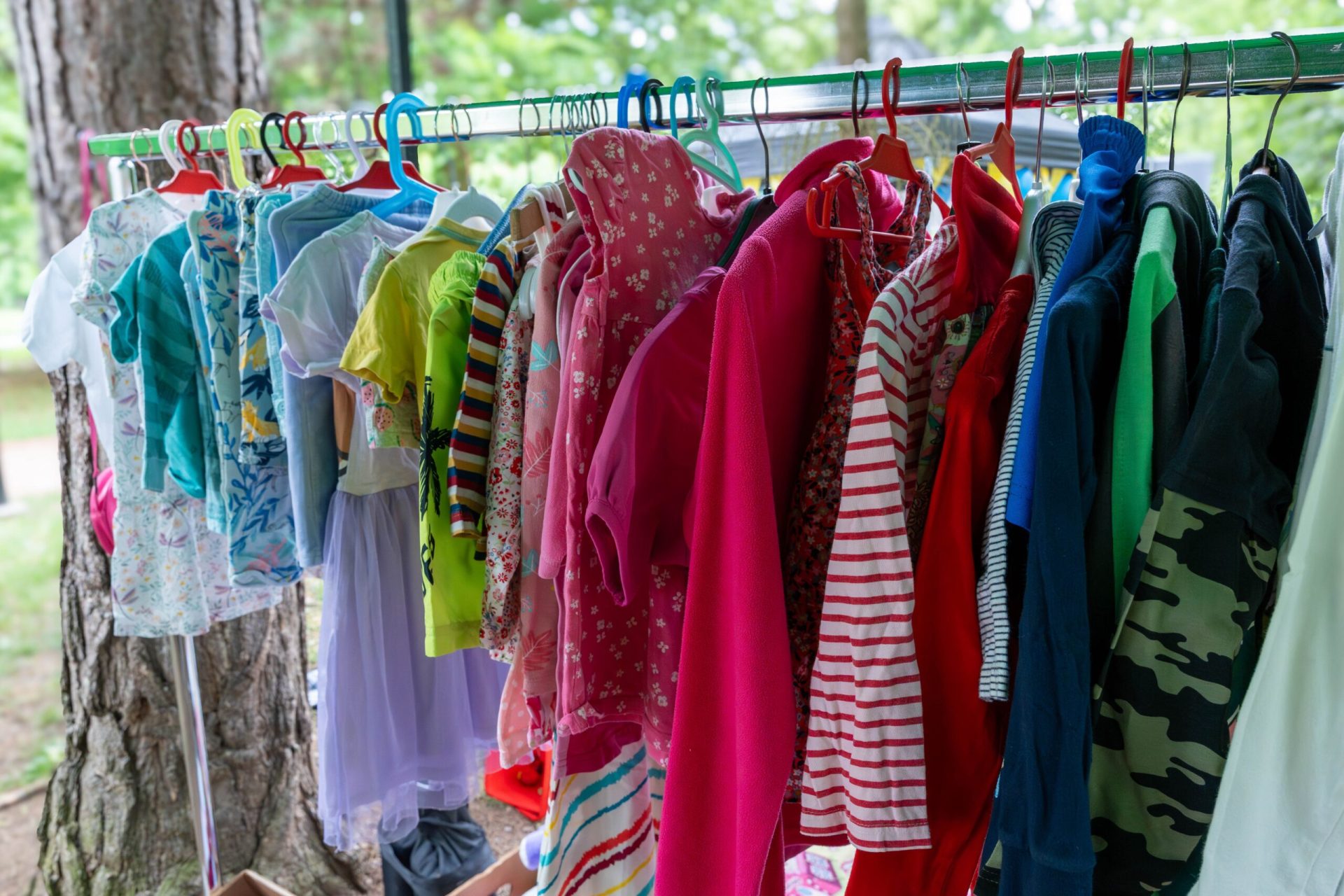 Hainele ieftine pentru copii, un pericol ascuns? Studiu: plumb depistat în țesături București – Moda rapidă, cu prețurile sale accesibile, este o soluție la îndemână pentru părinții care se confruntă cu schimbările rapide de garderobă ale copiilor lor