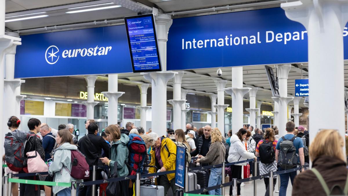 Haos pe aeroporturile din Europa: Cozi de ore din cauza sistemului Entry/Exit