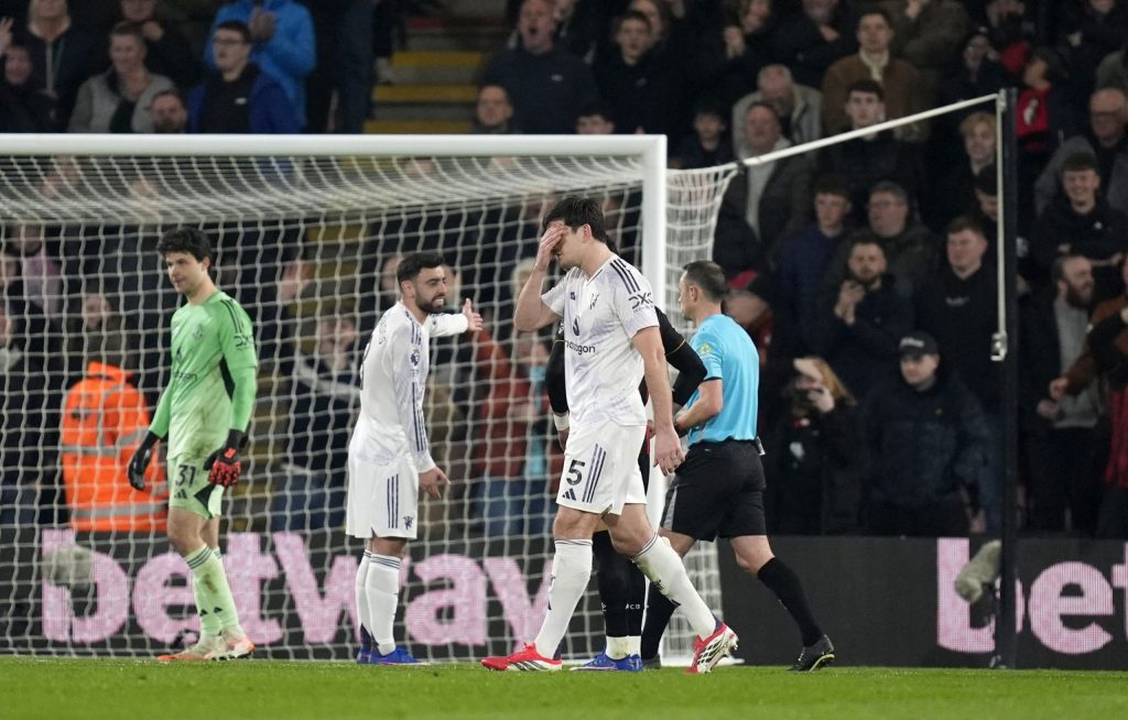 Starul de la Manchester United, OUT! Ce insulte grave a adus arbitrului