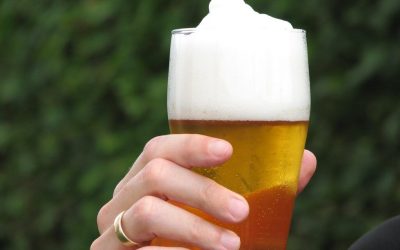 Bere zilnică: Cum îți afectează sănătatea, de la ficat la siluetă