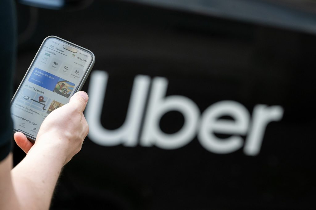 Uber, revoluție pe roți: 10 miliarde $ în taxiuri fără șofer