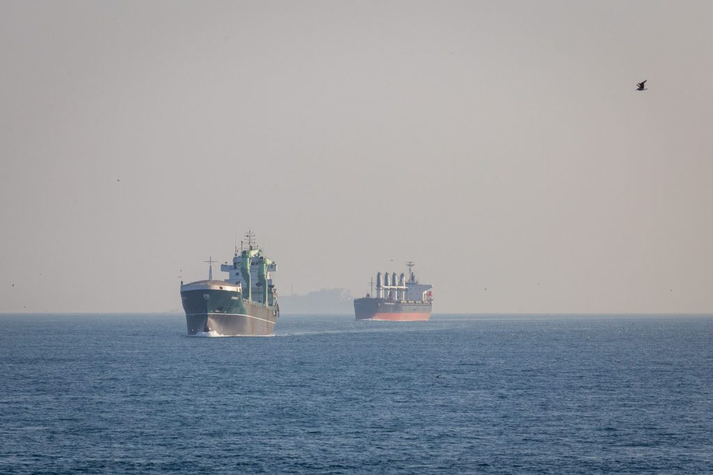 Focuri de armă în Strâmtoarea Ormuz: Iranul atacă un petrolier