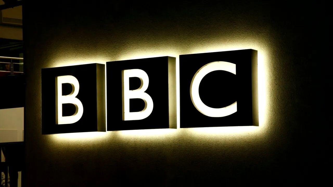 BBC dă afară 2000 de angajați: Cea mai mare restructurare din ultimii 15 ani