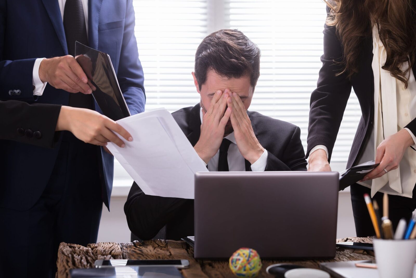 Epuizare în management: Cum recuperează companiile liderii?