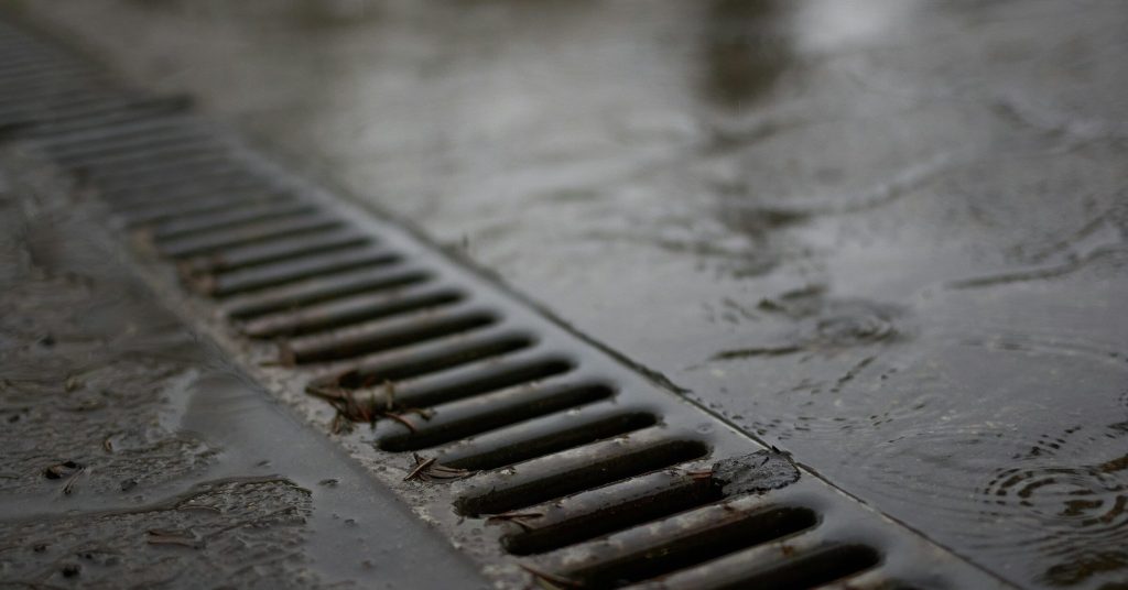 Negoiță, afacere cu scurgeri: 3.000 de euro pe o gură, 500/metru de țeavă