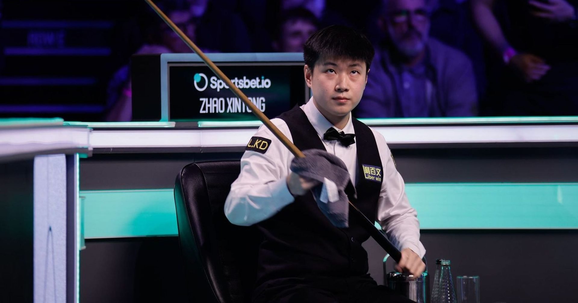 Zhao Xintong, la un pas de istorie în snooker: finala Tour Championship cu Judd Trump București, România – Jucătorul chinez de snooker, Zhao Xintong, a oferit o demonstrație de forță impresionantă, zdrobindu-l pe John Higgins în semifinalele Tour Championship