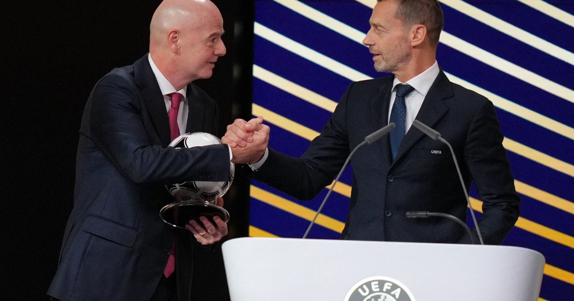 UEFA cere clarificări FIFA privind sumele de la Cupa Mondială 2026 București – Uniunea Asociațiilor Europene de Fotbal (UEFA) a solicitat FIFA, forul conducător al fotbalului mondial, să ofere detalii concrete despre modul în care vor fi distribuite veniturile de la Cupa Mondială din 2026