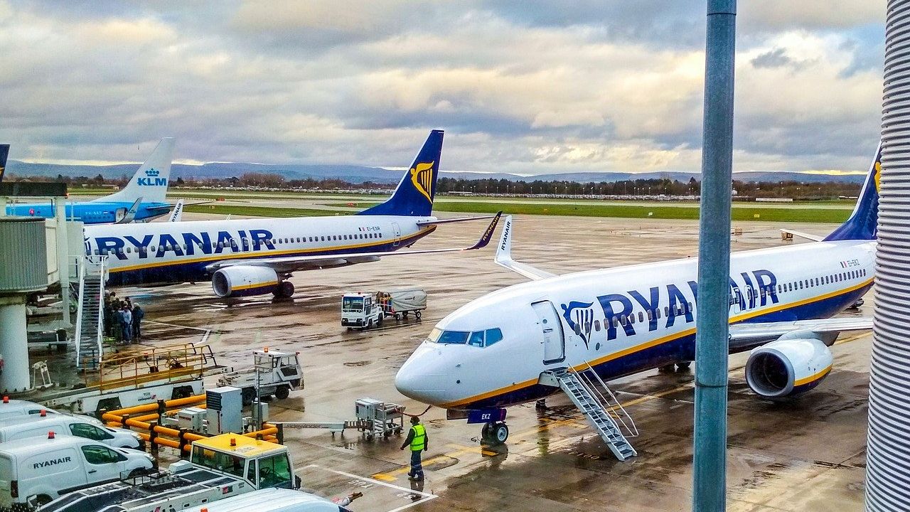 Criza de combustibil amenință zborurile din vară: Ryanair avertizează asupra riscurilor Compania aeriană Ryanair a tras un semnal de alarmă cu privire la posibile probleme de aprovizionare cu combustibil începând cu luna iunie, din cauza tensiunilor geopolitice din Orientul Mijlociu