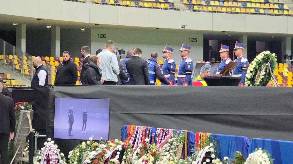 Jandarmii și forțele de ordine au încheiat omagiul adus lui Mircea Lucescu la Arena Națională, marcând finalul priveghiului