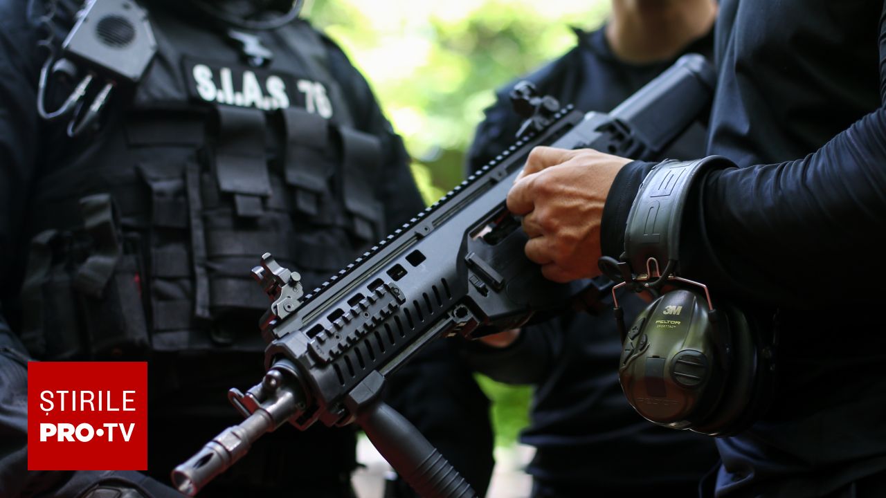 Rebeliune la Mizil: Localnici furioși atacă o mașină a Poliției și blochează strada