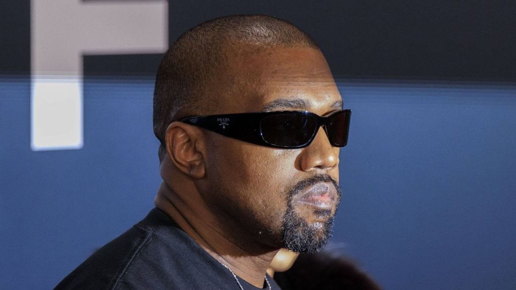 Clubul de fotbal TOTTENHAM a respins cererea rapperului KANYE WEST de a susține un concert pe stadionul său, relatează surse apropiate clubului londonez