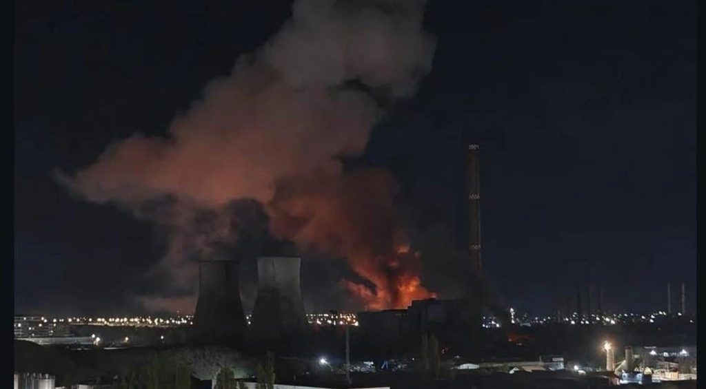 Tensiune electrică record la București: 275 Volți după explozia de la CET Vest
