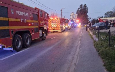Scări de bloc pline de fum, după incendiul din Constanța