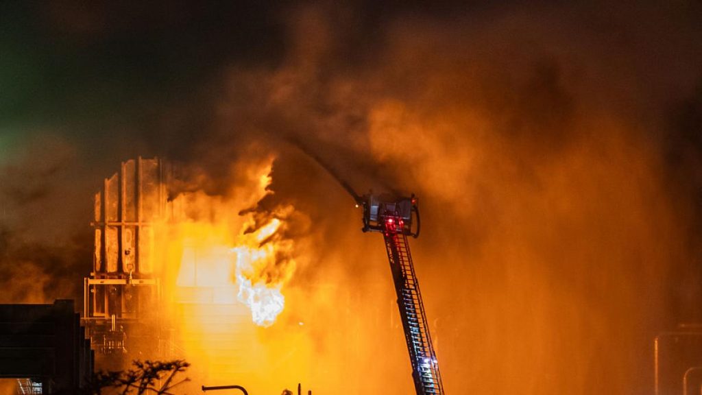 Incendiu major la o rafinărie AUSTRALIA: 10% din combustibilul țării, în pericol