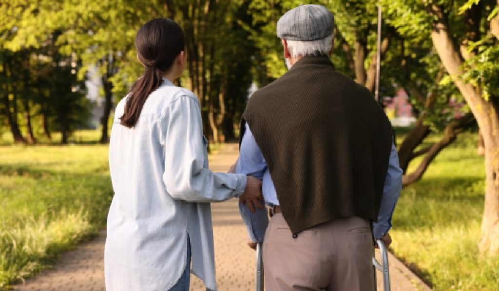Badante în război pentru averea unui italian: Acuzații grave, scandal în instanță