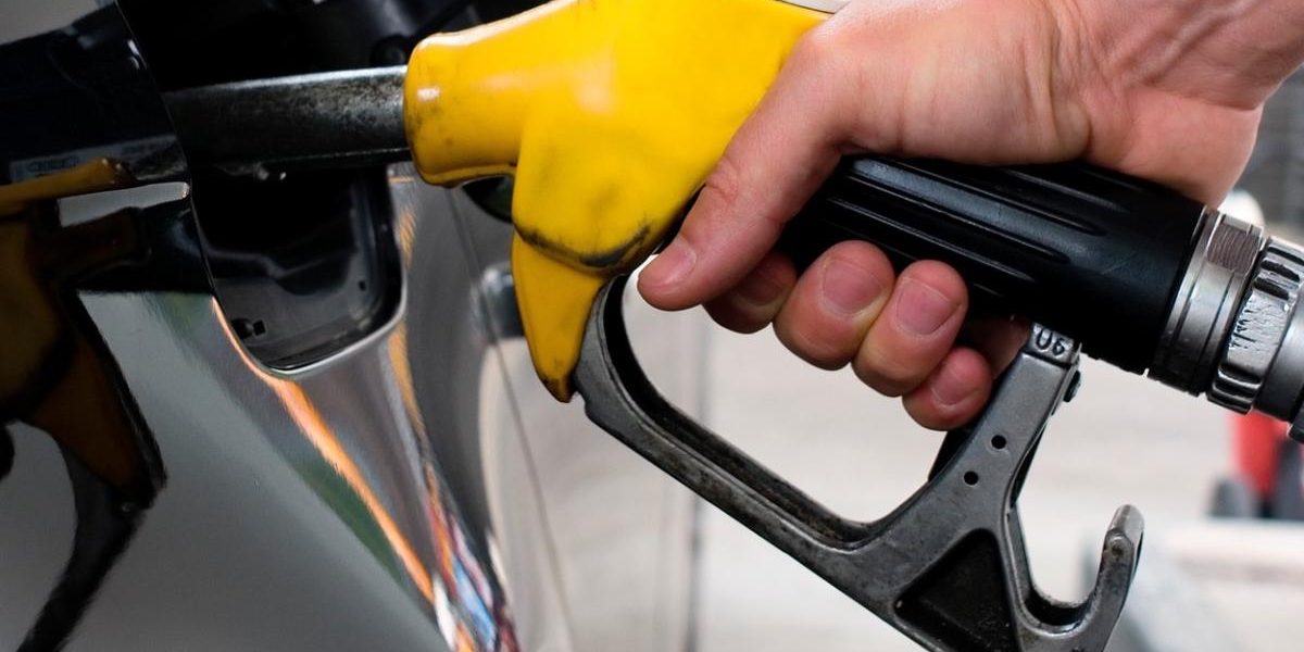 inselaciunea-schimbarea-pompelor-din-benzinarii-tot-mai-multi-soferi-cad-in-plasa-cand-preturile-la.webp - JurnalUrban