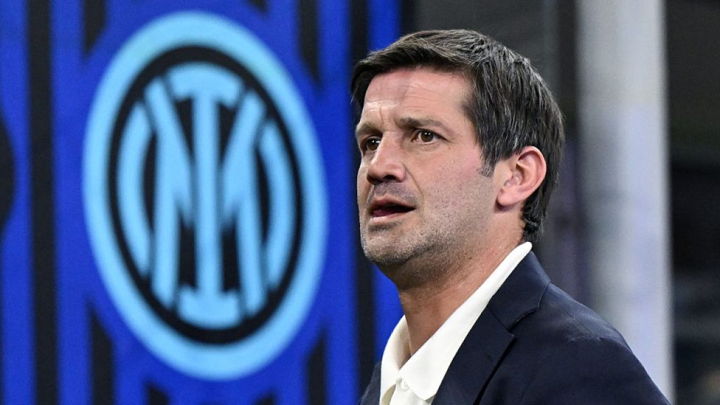 NAPOLI învinge AC MILAN și o pune pe INTER sub presiune NAPOLI a reușit o victorie importantă în fața celor de la AC MILAN, scor 1-0, în etapa cu numărul 31 din Serie A