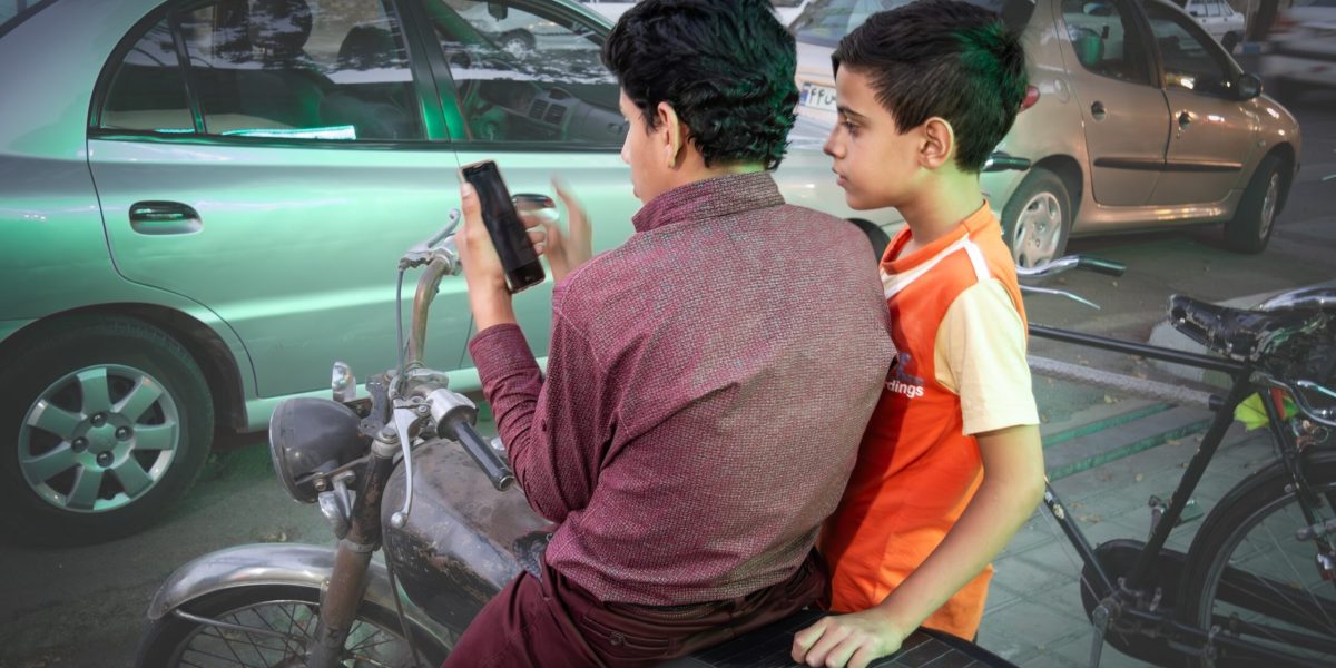 iran-copii-shutter_Descopera-scaled.jpg - JurnalUrban