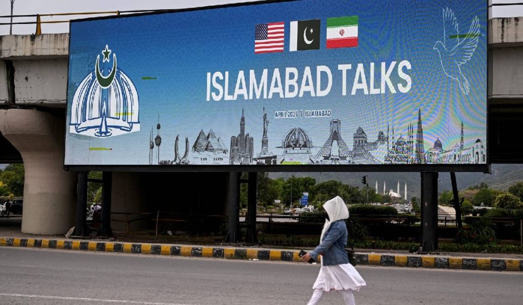 Negocieri SUA-Iran la Islamabad, armistițiul șubred. O singură navă în Strâmtoarea Ormuz