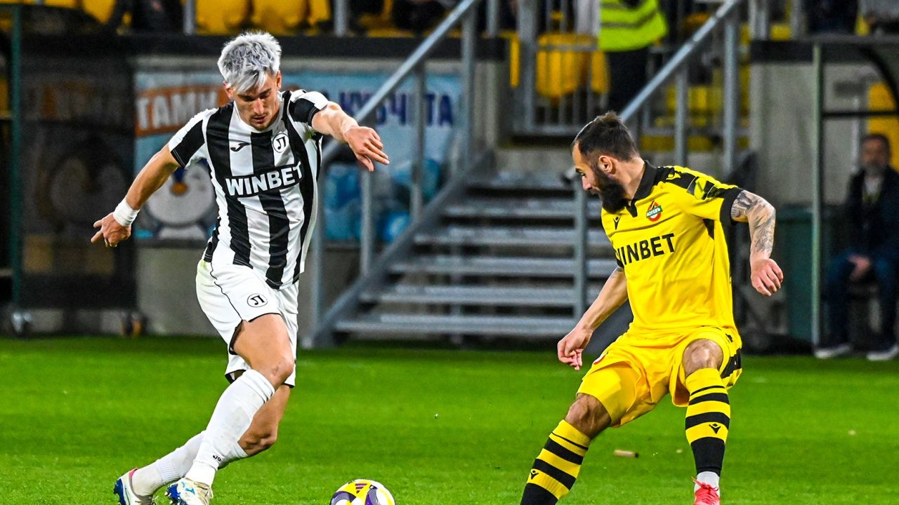 Fotbalistul român își continuă ascensiunea în Bulgaria, după o evoluție remarcabilă în derby-ul Plovdiv Fotbalistul român, așteptat cu nerăbdare de fanii sportului, a avut o evoluție excepțională în cel mai recent meci, demonstrând încă o dată calitățile sale de excepție