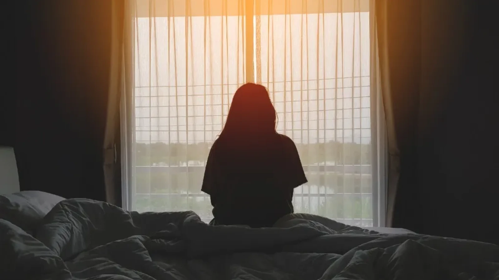 Hikikomori, coșmarul Europei: Tineri izolați luni întregi în camerele lor