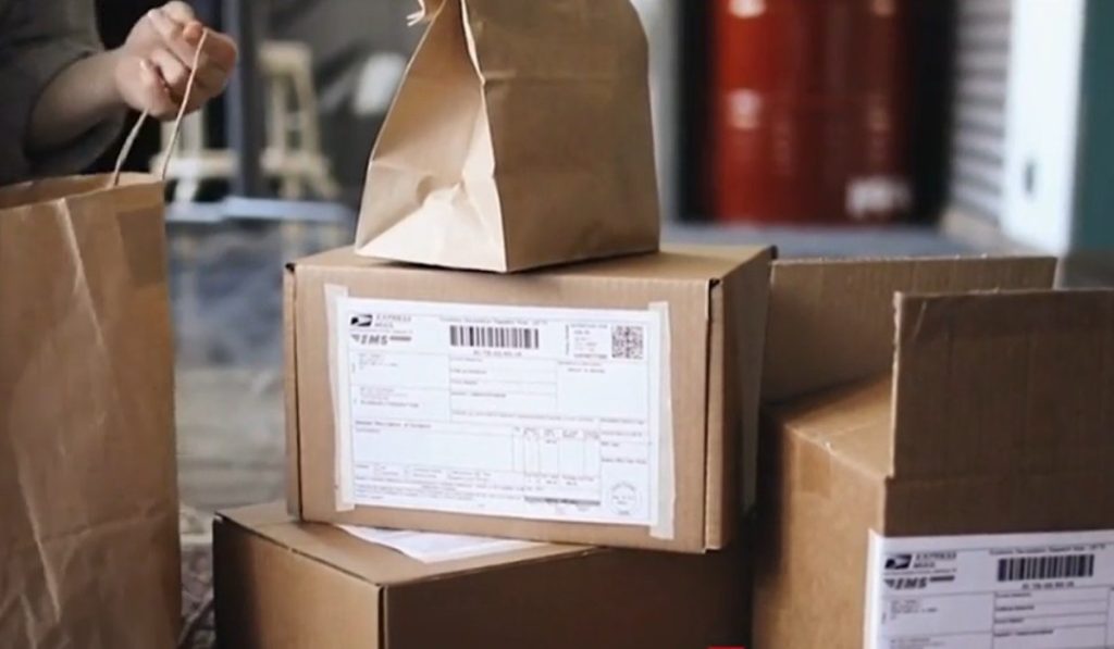 EMAG bagă taxa de 4 lei și la GENIUS. Cum explică gigantul?