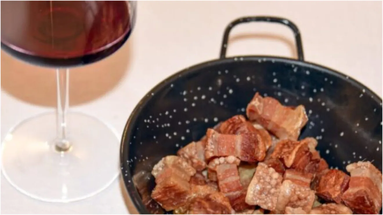 Jumările spaniole de porc, un succes culinar pe autostrada Madrid-Barcelona Un restaurant aparent modest, situat pe autostrada Madrid-Barcelona, în localitatea Algora, a reușit să obțină un succes remarcabil datorită unui preparat culinar specific: torreznos, adică jumările spaniole de porc