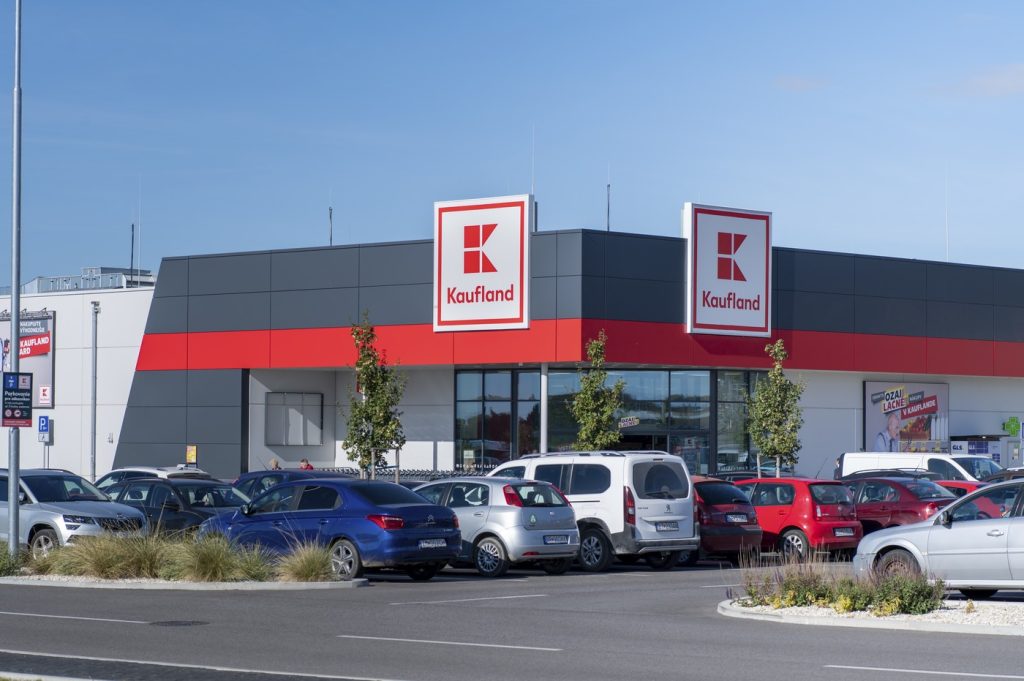 Kaufland lansează o campanie de reduceri ample, cu prețuri diminuate cu până la 70% Începând de miercuri, 1 aprilie, Kaufland a demarat o campanie de reduceri de tip Black Friday, cu promoții valabile până pe 7 aprilie
