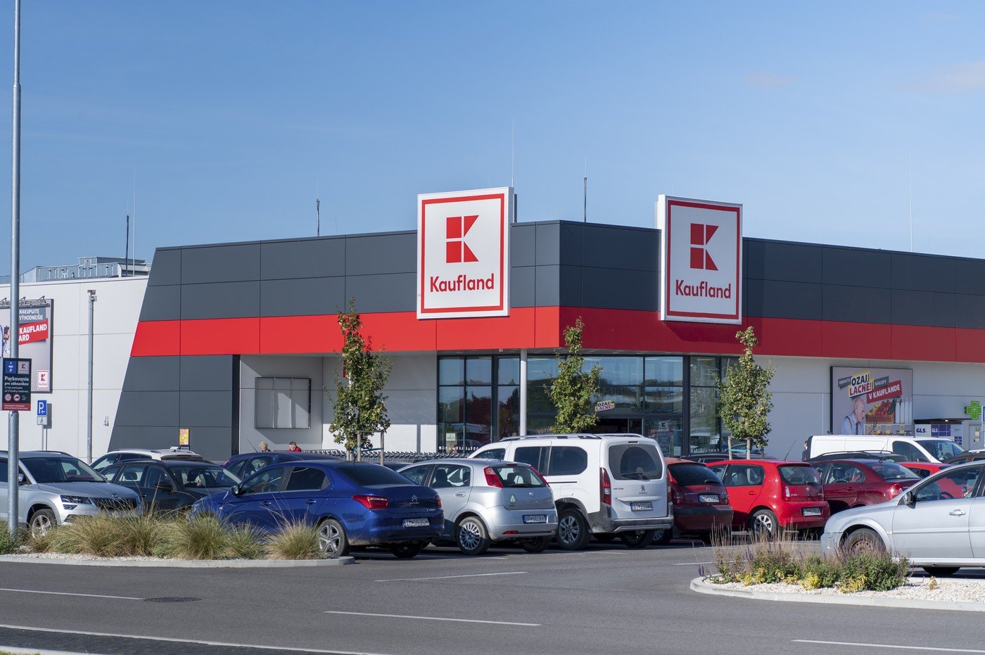 Kaufland lansează o campanie de reduceri ample, cu prețuri diminuate cu până la 70% Începând de miercuri, 1 aprilie, Kaufland a demarat o campanie de reduceri de tip Black Friday, cu promoții valabile până pe 7 aprilie