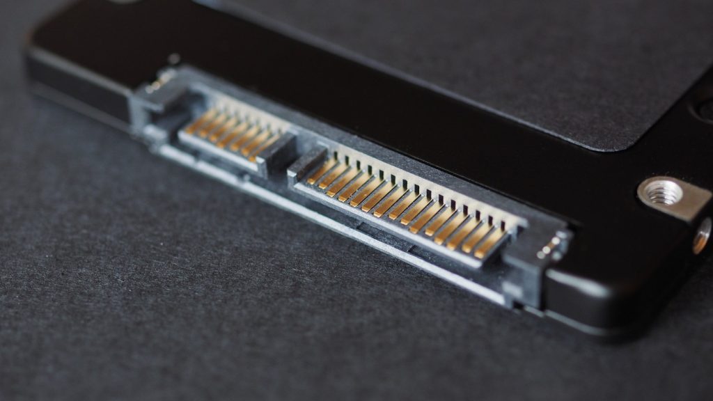 Ssd-uri sata uitate prin sertare: Le poți da o nouă viață