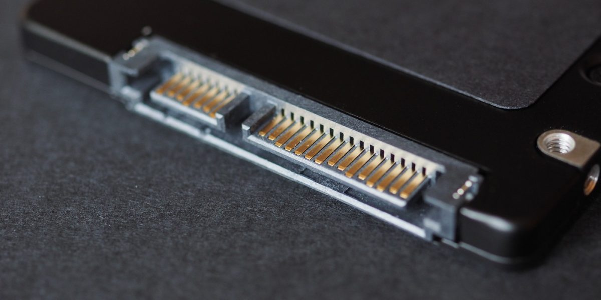 la-ce-mai-e-bun-un-ssd-sata.jpg - JurnalUrban