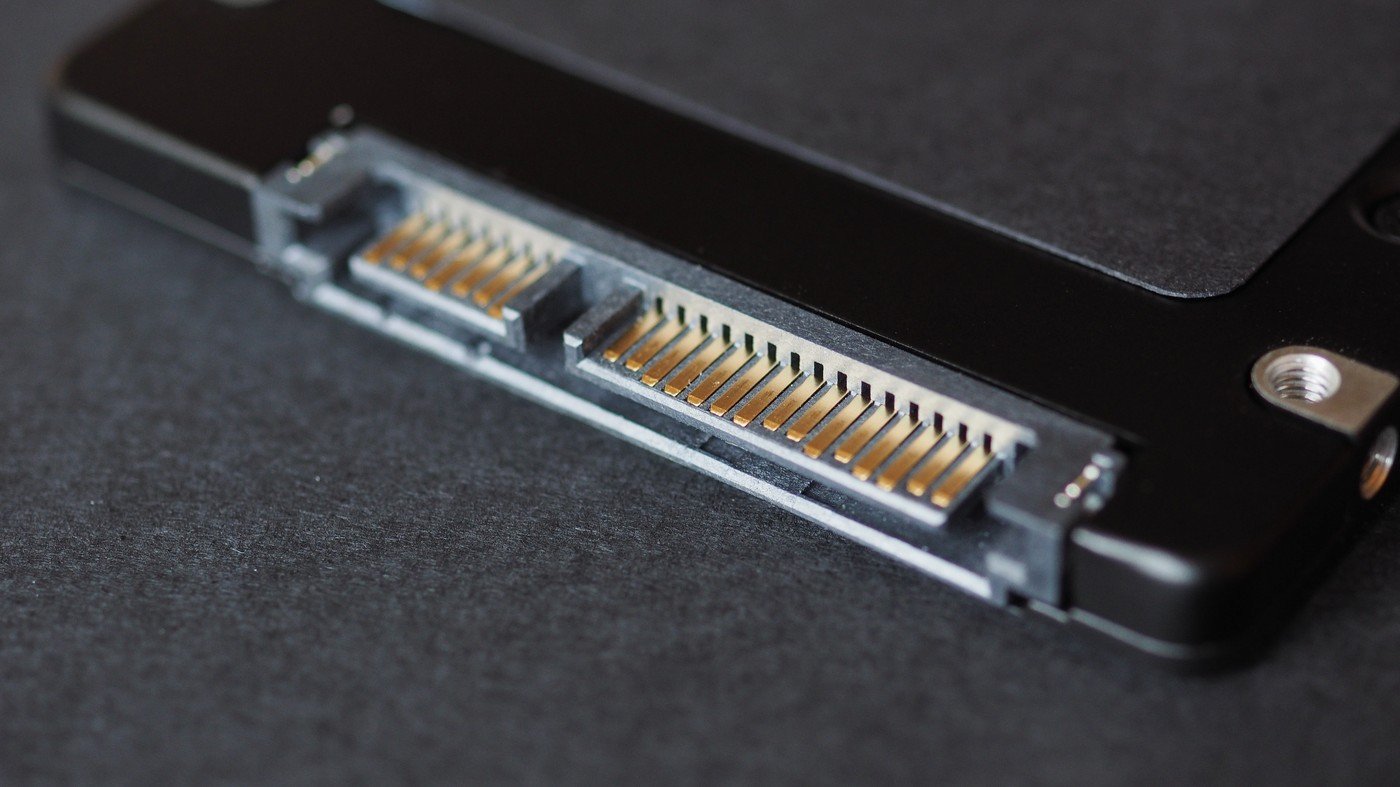 Ssd-uri sata uitate prin sertare: Le poți da o nouă viață