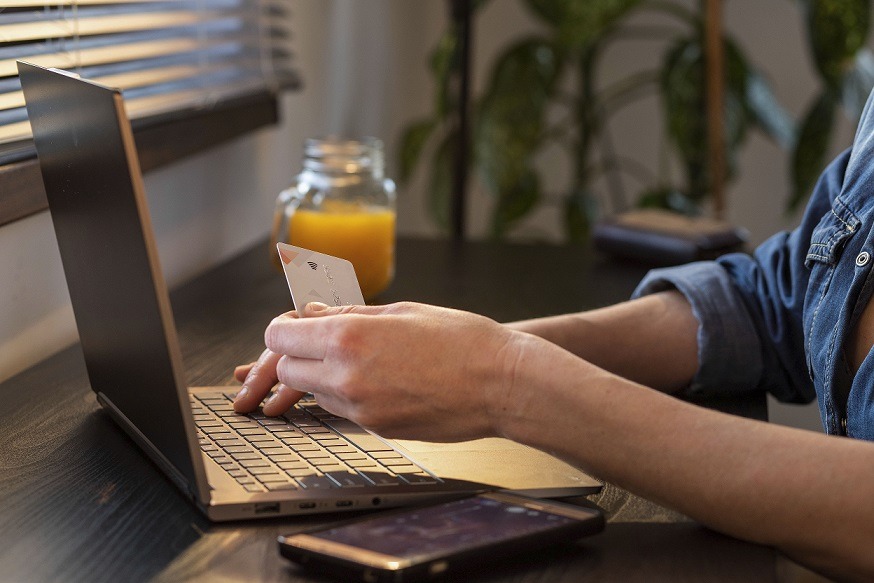 laptop-buletin-IT.jpg - JurnalUrban