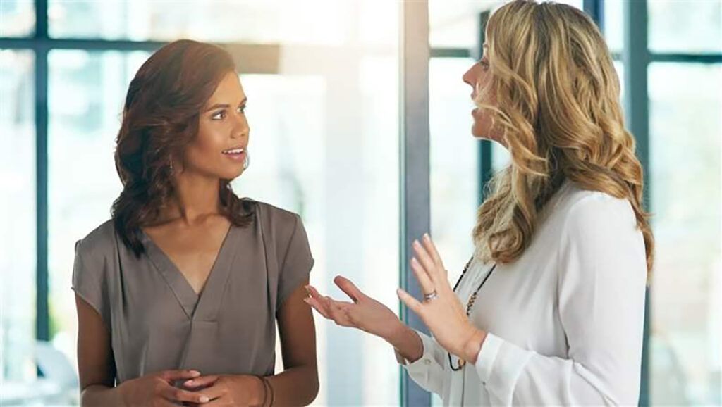 O trăsătură te vinde: Cum influențează 82% din imaginea ta, conform Princeton