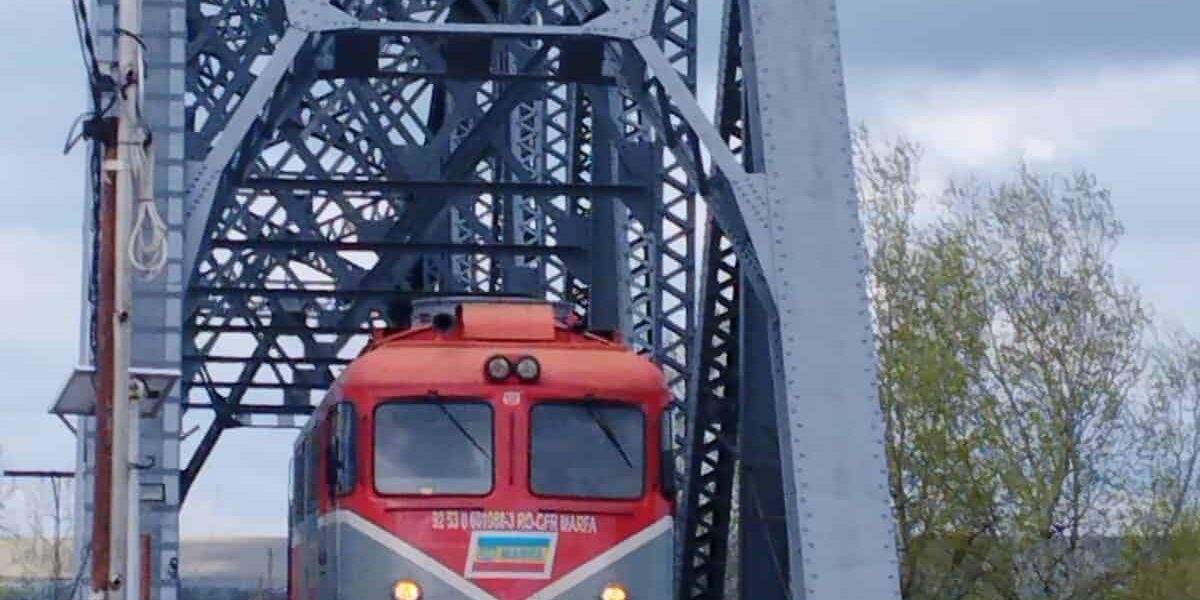 Locomotiva românească, cu ecartament normal, a ajuns în Republica Moldova