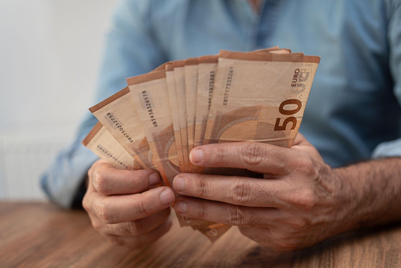 Locuri de muncă în logistică, cu salarii de peste 2.300 de euro în Franța Compania STEF, specializată în logistică alimentară, recrutează personal în Franța, oferind salarii competitive și beneficii atractive