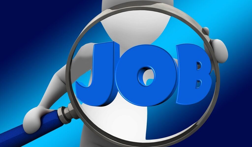 Unde te îmbogățești fără facultate: Țara din Europa care angajează masiv