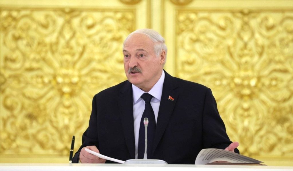 Mișcări militare: Belarus, avertizat de Ucraina. Lukașenko, pe urmele lui Maduro?