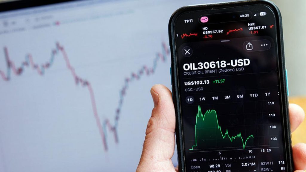 Petrolul, pe cale să explodeze: Ormuz închis, barilul, peste 100 de dolari