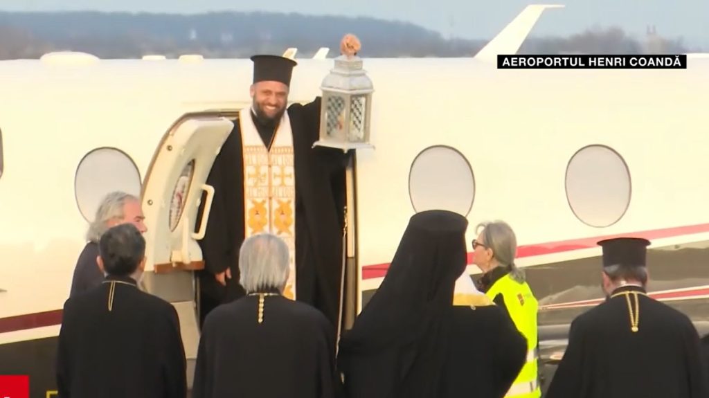 Lumina Sfântă a ajuns în România. Mesajul: „Ea deschide calea spre adevăr și libertate” (VIDEO)