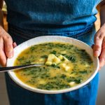 mananci-stand-in-picioare_shutterstock_descopera-4.jpg - JurnalUrban