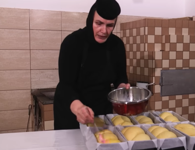 Cozonacii de la Mănăstirea Adam: Rețeta Sărbătorilor, gust autentic