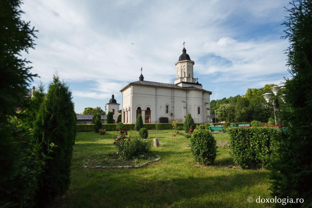 Credincioșii, așteptați la Hlincea: Mănăstirea-și deschide porțile de hram
