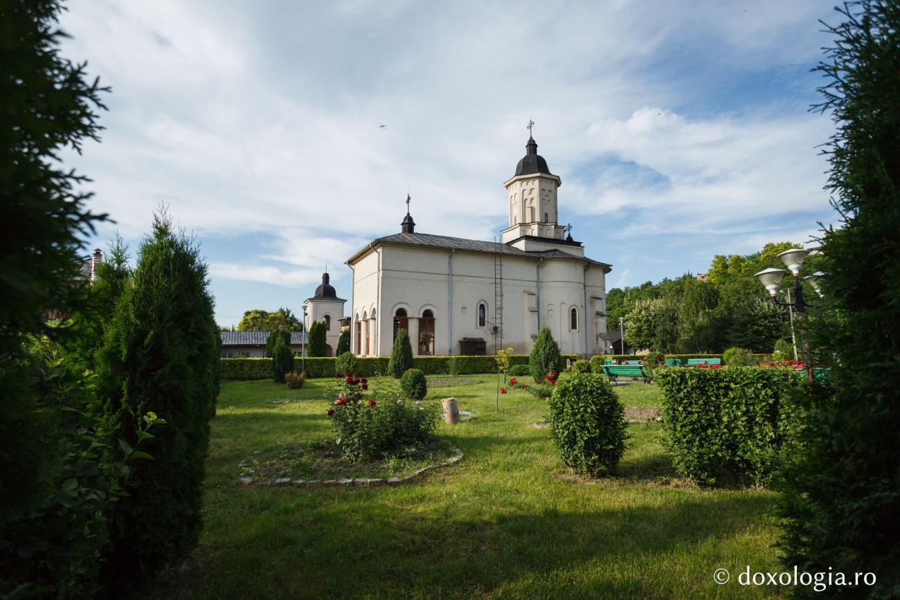 Credincioșii, așteptați la Hlincea: Mănăstirea-și deschide porțile de hram