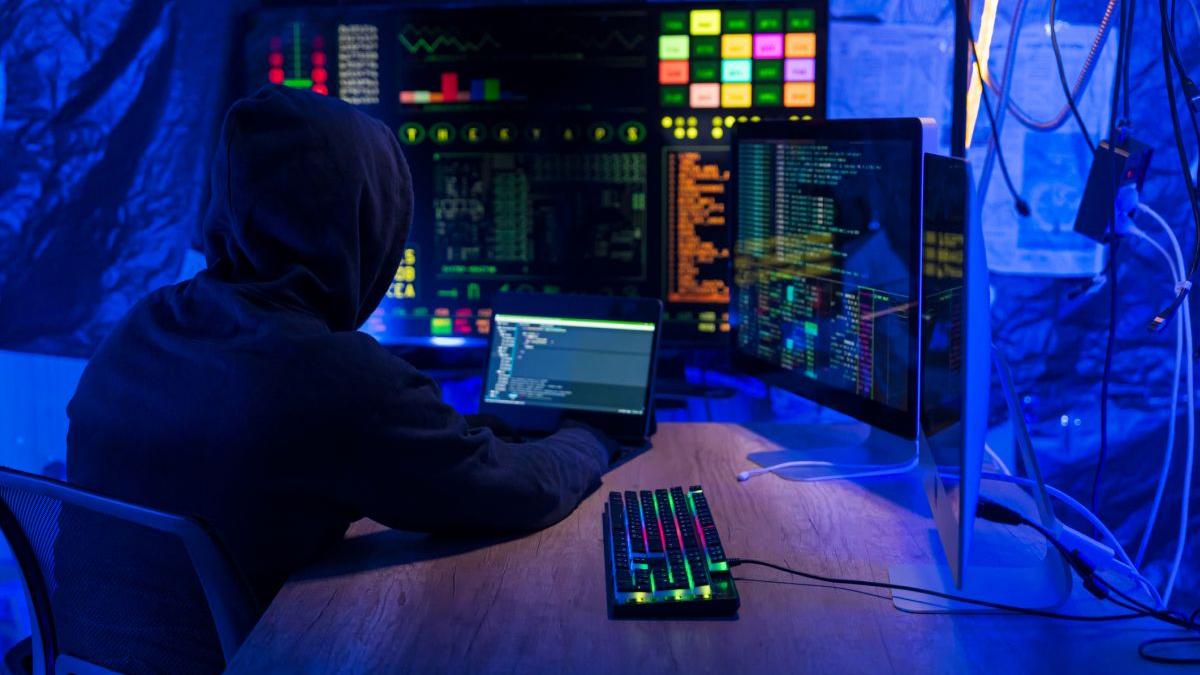 MApN, ținta unui atac cibernetic: Zeci de adrese de email, compromise de hackeri ruși